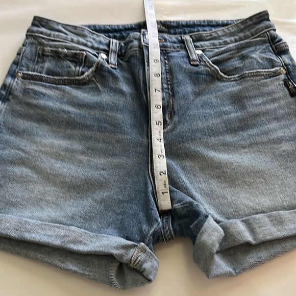 Silver Jeans Cuffed Beau Short High Rise Size 29 - Picture 7 of 16